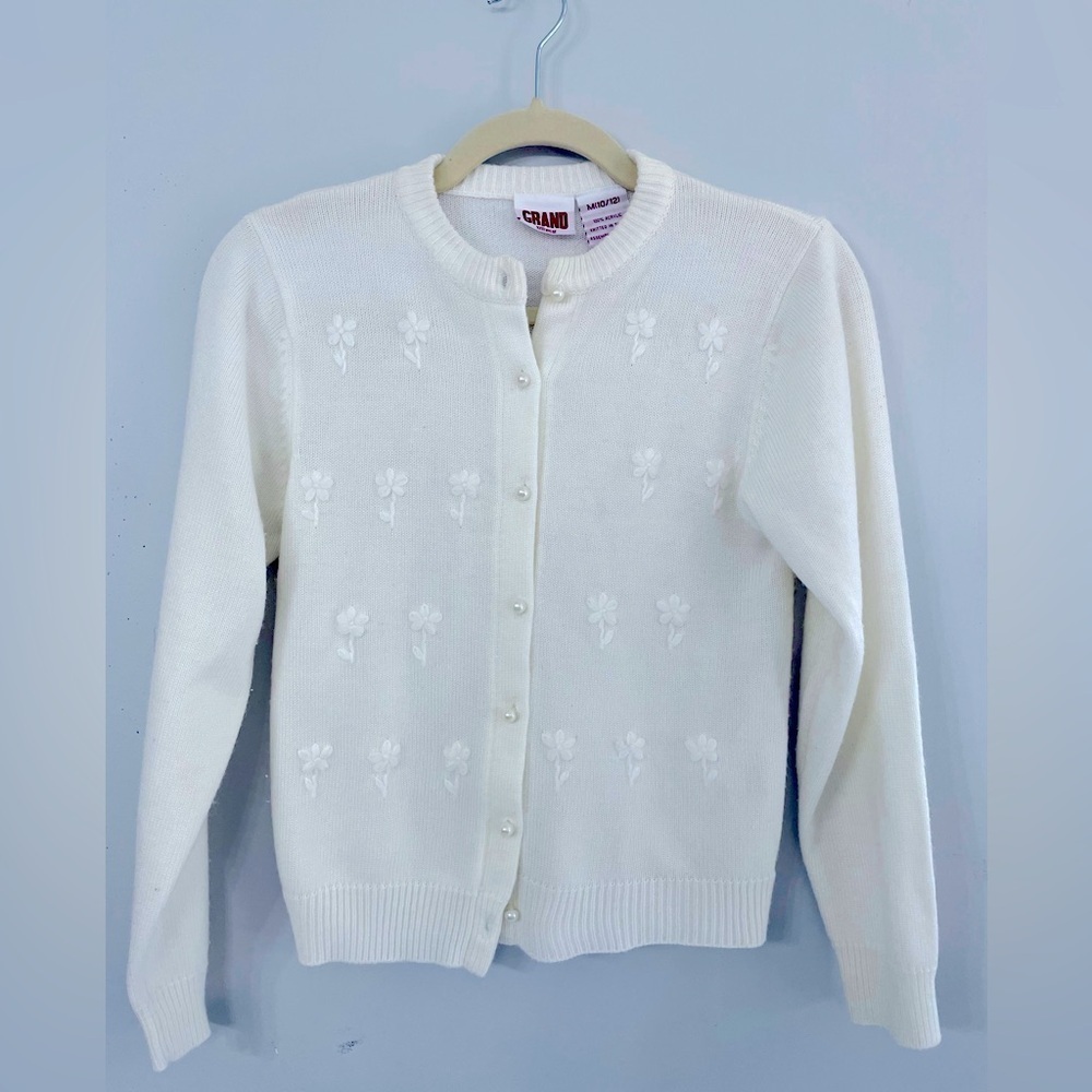 Vintage Grand Knitwear, girl 10/12 white pearl button cardigan flower embroidery